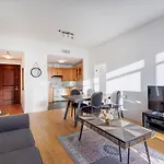 Downtown Apartments On De La Montagne